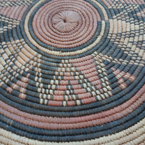 Hand Wooven shallow tribal basket - Picture 3 of 6